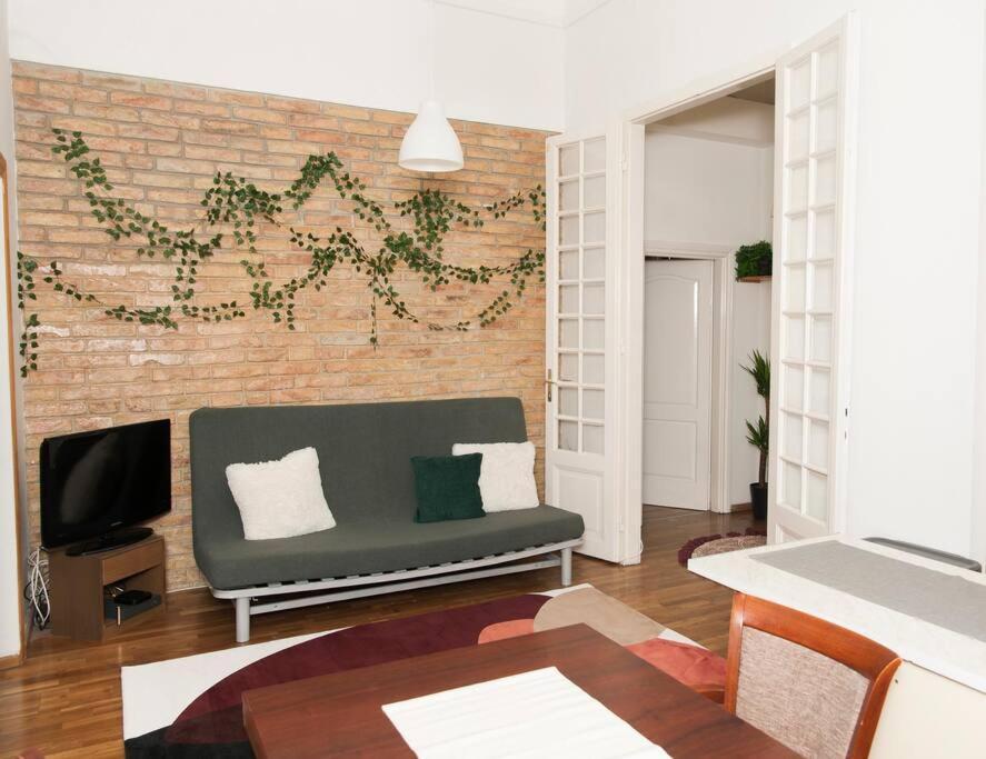 Central Nest Apartment Synagogue Budapest Luaran gambar
